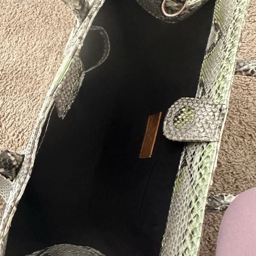 Shop Taxidermy REAL python bag 🐍 - Picture 8 of 12